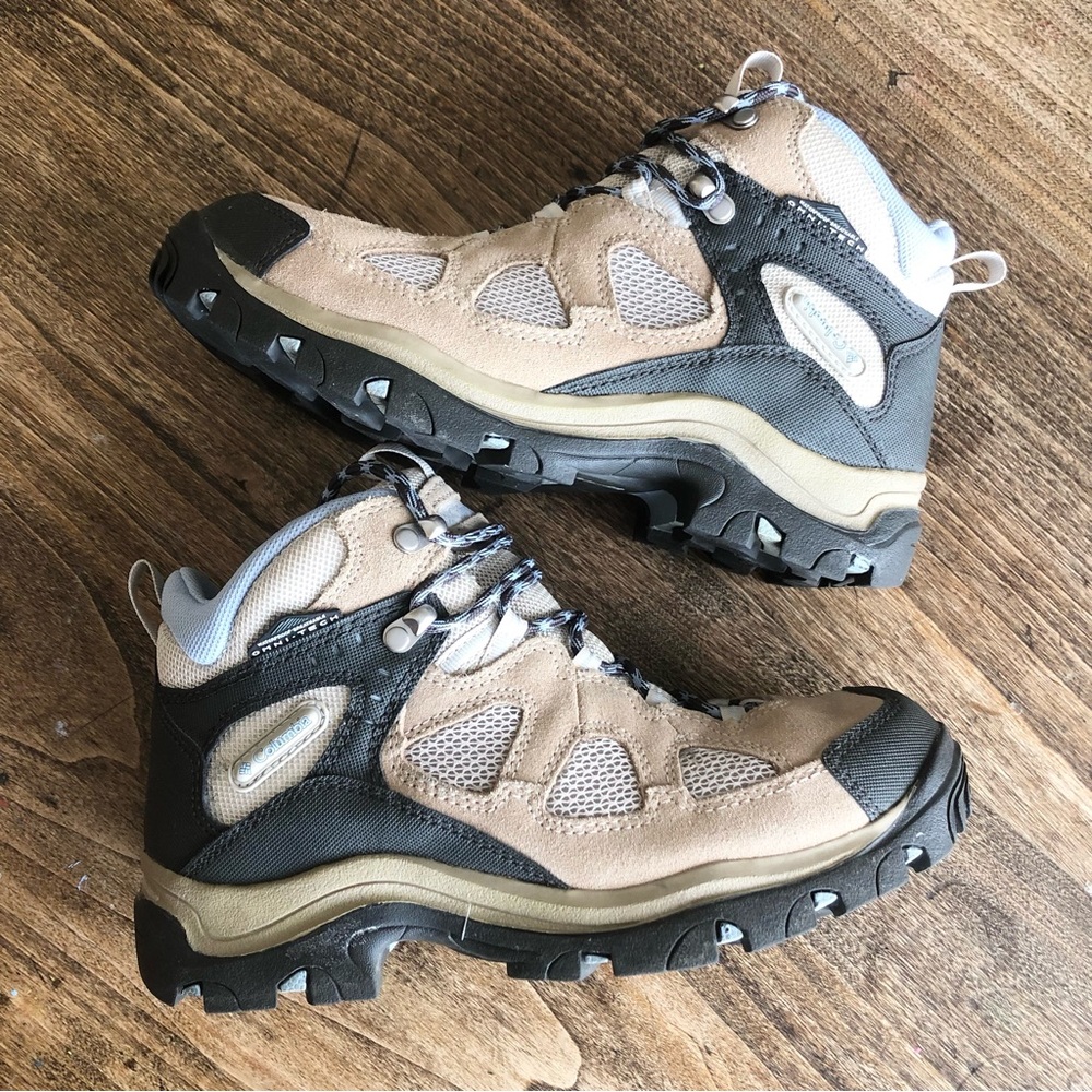 Columbia Hiking Shoes Size 7.5